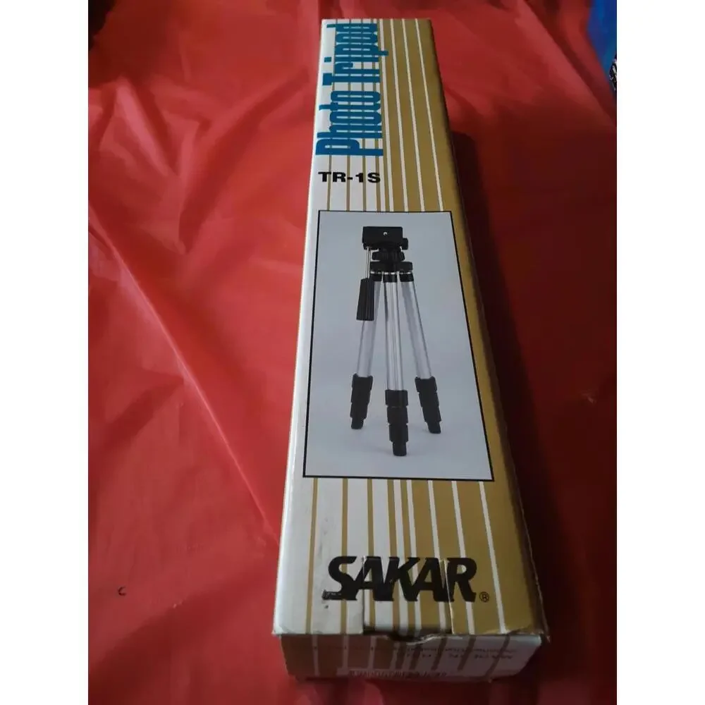SAKER TR1S 4 SECTION PHOTO AND VIDEO TRIPOD NEW IN THE BOX , shelf139